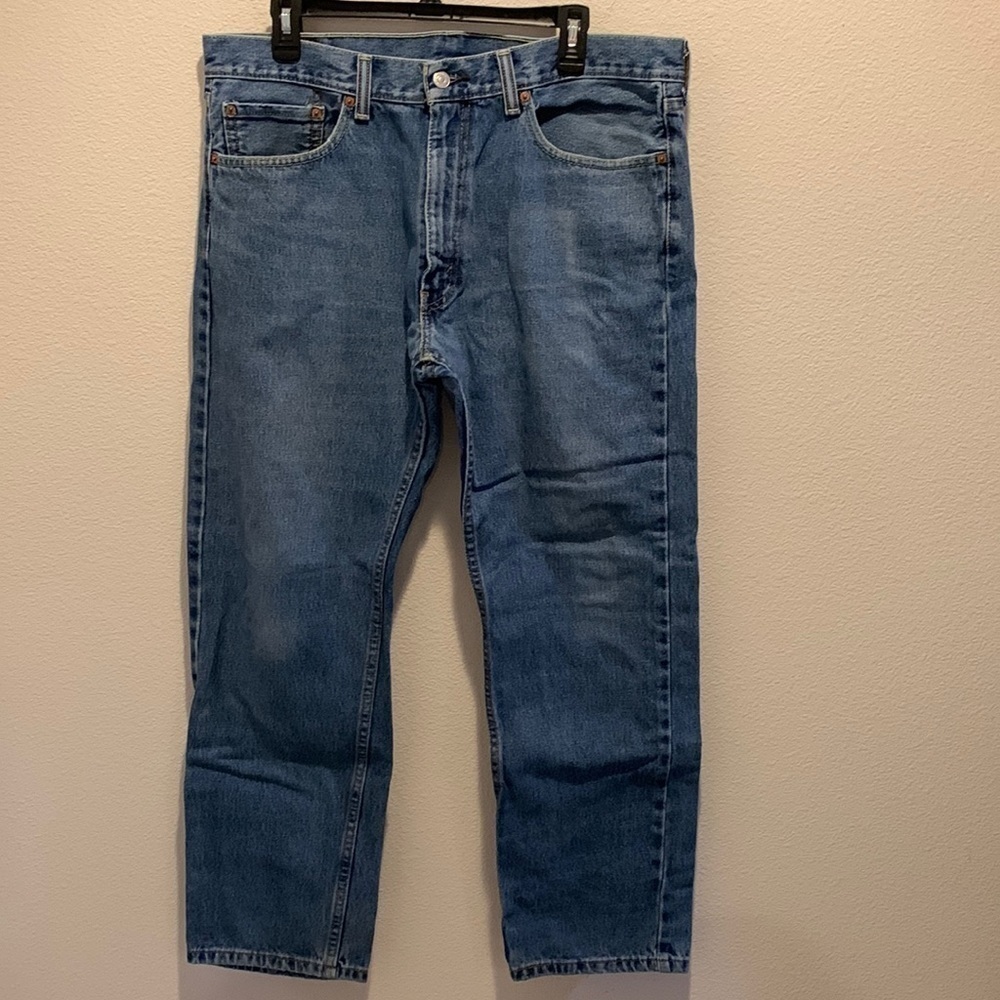 Levi’s Mens 505. Size 36x30. Zip fly. Good used condition. Slight Frey/leg hems.